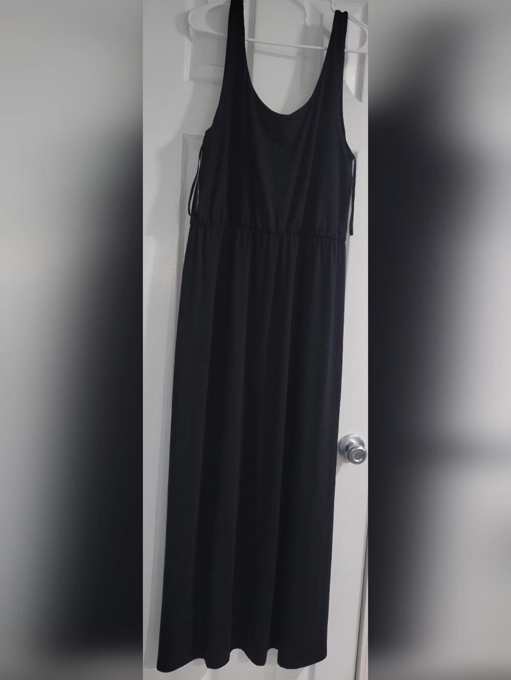 Everyday Black Maxi Dress with Scoop Neck and Elastic Waist
